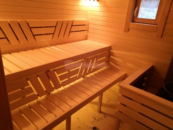 Спинка над полками с орнаментом